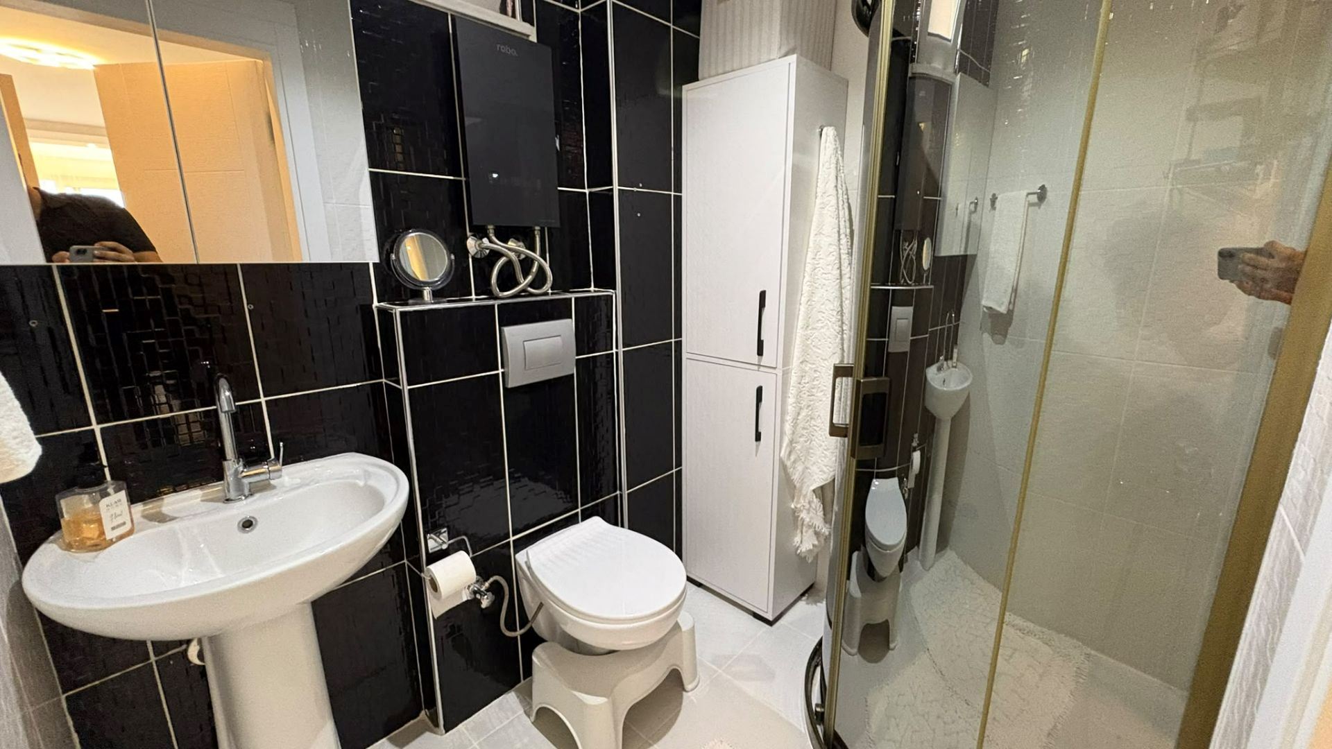 ALANYA MAHMUTLARDA DENİZE 500 M ULTRA LÜKS EŞYALI 1+0 SATILIK DAİRE