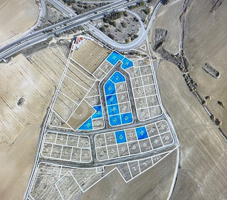 KIBRIS LEFKOSA TURKELIDE 552 M2 FIRSAT ARSA ! TOPLAMDA 60 PARSEL