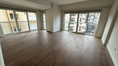 Fenerbahçe İş Bankası Blokları Karşı Sokağında Sıfır