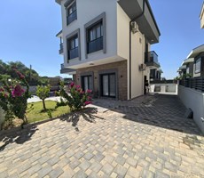CENNET KOYU'NA YÜRÜME MESAFESİNDE, DONANIMIYLA FARK YARATAN 5+1 TRİPLEKS VİLLA