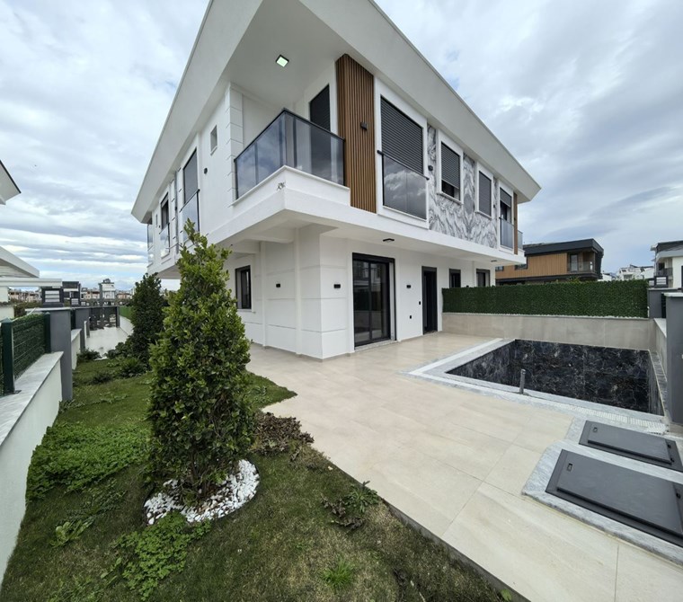 📍Didim, Efeler Mah. Havuzlu Sıfır Yapı 3+1 Villa
