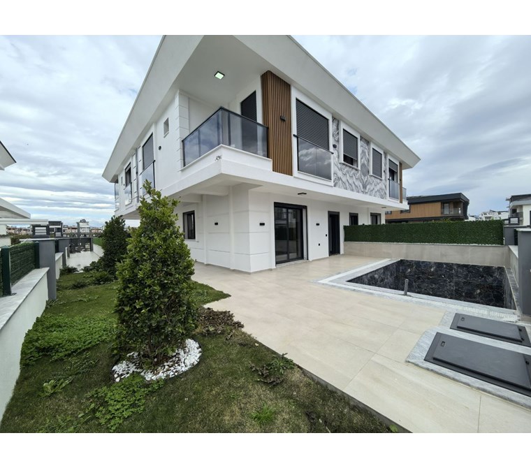 📍Didim, Efeler Mah. Havuzlu Sıfır Yapı 3+1 Villa