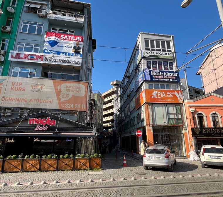 İZMİT ÇARŞI HALKEVİNDE 1+1 ARAKAT KİRALIK DAİRE