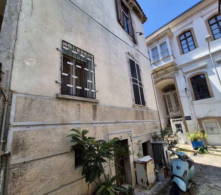 Double-numbered registered detached house on İsmet İnönü Street.