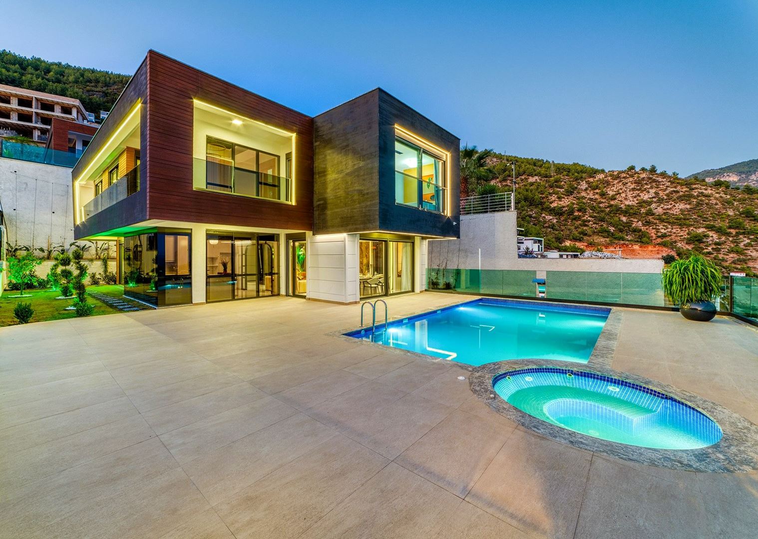ALANYA TEPE – MODERN DESIGN 4+1 PRIVATE VILLA WITH A UNIQUE PANORAMIC VIEW