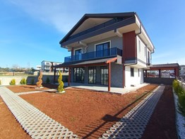 ÇARKIPARE'DE 400 M2 ARSA İÇERİSİNDE 8+2 TRİPLEKS LÜKS VİLLA