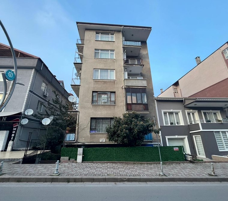 DEĞİRMENDERE SAHİL VE HASTANE YAKINI SATILIK 2+1 ARAKAT DAİRE