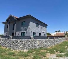 Kıbrıs Mağusa ' da Yeni Boğaziçi'de Satılık Bahçeli Villa