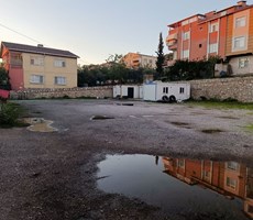 KÖRFEZ KİRAZYALI D-100 YAN YOLA CEPHE TİCARİ İMARLI KİRALIK ARSA