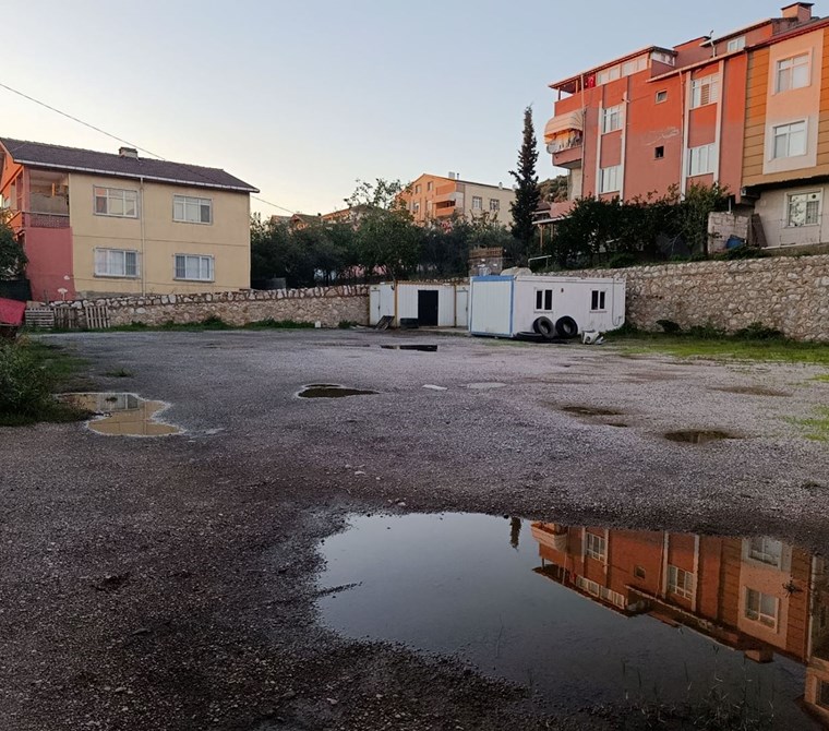 KÖRFEZ KİRAZYALI D-100 YAN YOLA CEPHE TİCARİ İMARLI KİRALIK ARSA