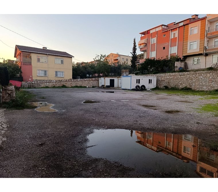 KÖRFEZ KİRAZYALI D-100 YAN YOLA CEPHE TİCARİ İMARLI KİRALIK ARSA