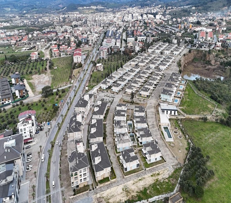 Davutlar'da Satılık 2+1 Eşyalı Daire Termal Havuzlu Site İçinde