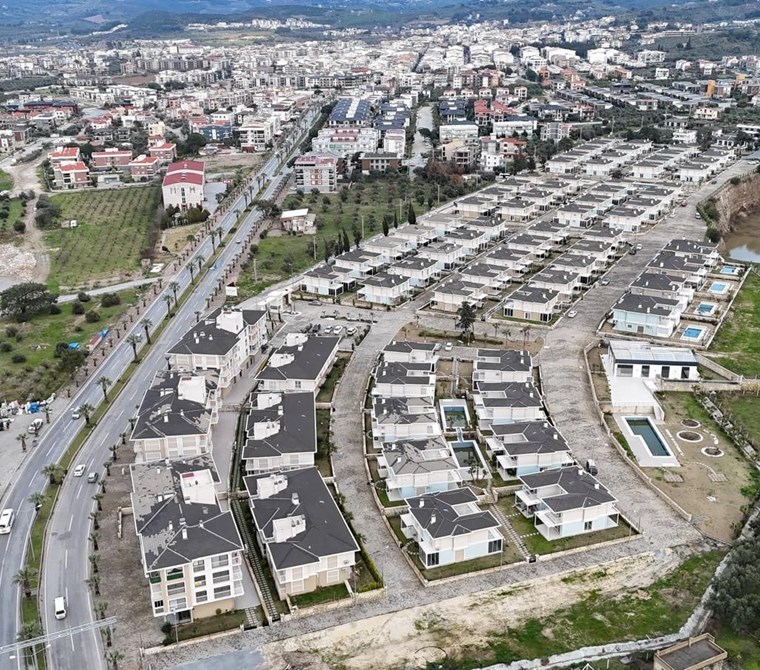 Davutlar'da Satılık 2+1 Eşyalı Daire Termal Havuzlu Site İçinde