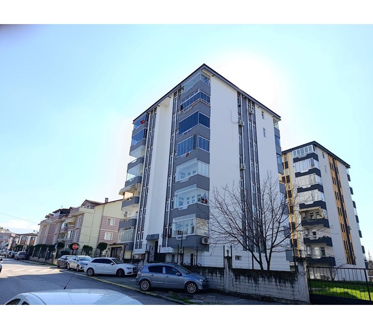 Kartepe Ataevler’de İçi Yapılı Asansörlü Satılık 3+1 Ferah Daire