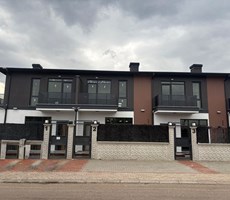 KARTEPE MERKEZİ KONUMDA SİTE İÇERİSİNDE 4+1 SATILIK VİLLA