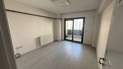KAYALIK CADDESİNDE KİRALIK OFİS
