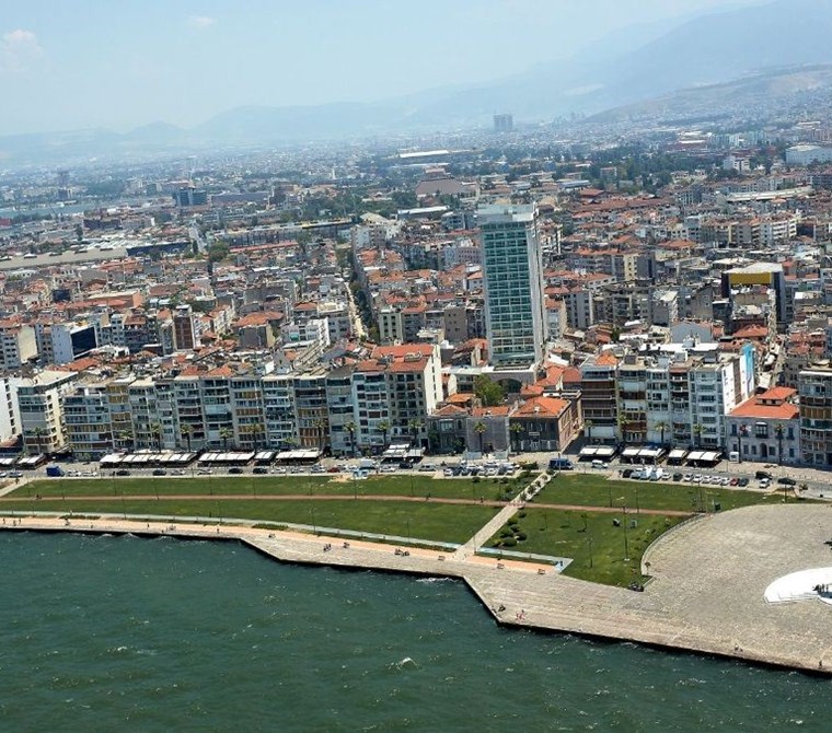 Alsancak 1. Kordon'da Çatı Katı Satılık Daire