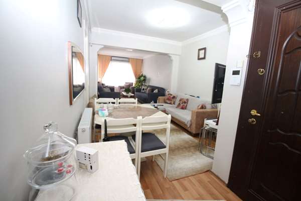 Göztepe Metro, İKÇÜ Yakını Doğalgazlı 2+1 Satılık Daire