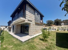 DAVUTLARDA SİTE İÇERİSİNDE DOĞA VE DENİZ MANZARALI 3+1 MÜSTAKİL VİLLA