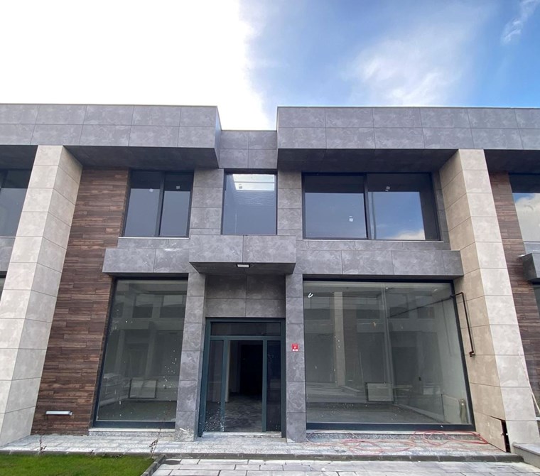 EMLAK 72 'Den Yeni Ticaret Merkezi'nde Satılık 3 Katlı İşyeri