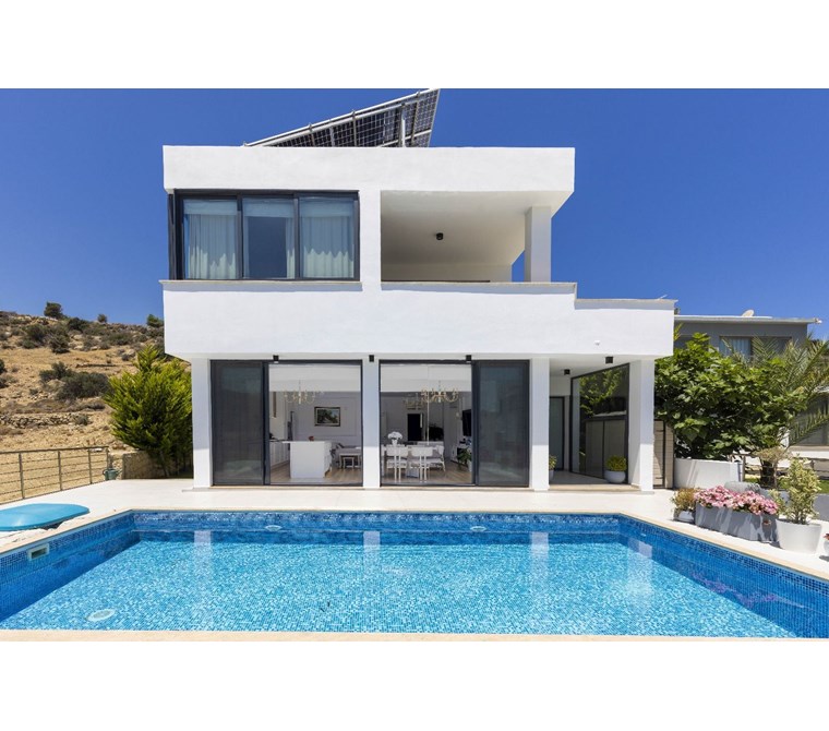 Alagadi’de Satılık Özel 4+1 Villa – Sessiz ve Gizli Kum Sahiline Sadece 100m2