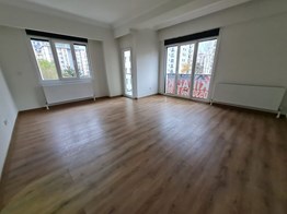 Selamiçeşme Özgürlük Parkına Yakın Balkonlu Kiralık Daire
