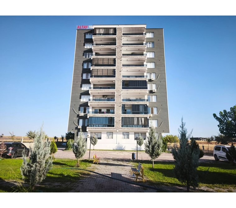 Rezidans Düğün salonu arkasında satılık 4+1 daire!