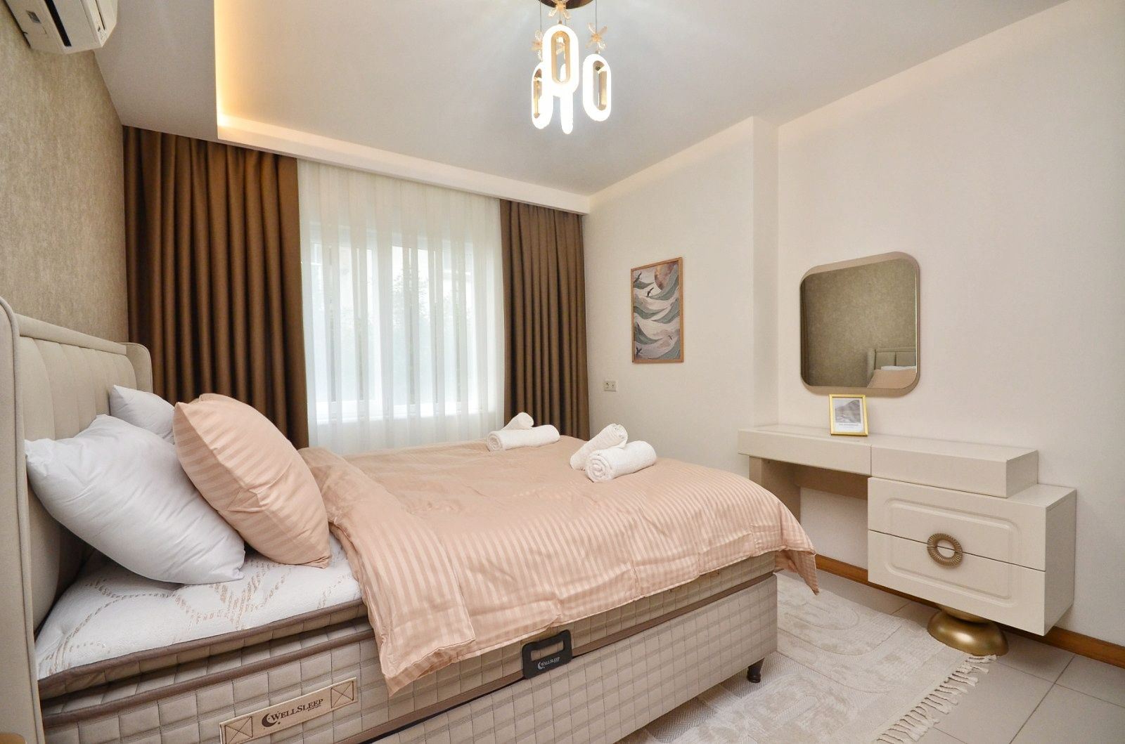 ALANYA MAHMUTLARDA ULTRA LÜKS EŞYALI MERKEZİ KONUMDA 1+1 SATILIK DAİRE