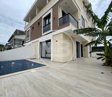 DİDİM EFELER’DE MÜSTAKİL GİRİŞLİ, HAVUZLU 3+1 TRİPLEKS VİLLA