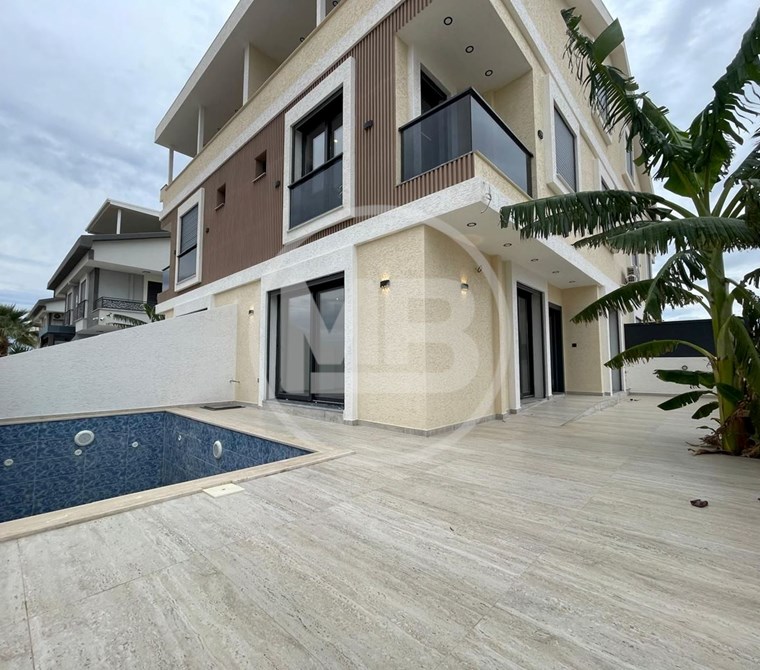  DİDİM EFELER’DE MÜSTAKİL GİRİŞLİ, HAVUZLU 3+1 TRİPLEKS VİLLA