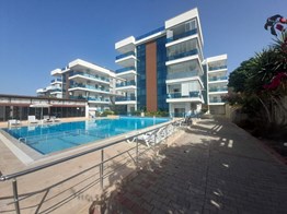 KUŞADASI DEĞİRMENDERE’DE SİTE İÇERİSİNDE TERAS KATI 240 m2 4+1 SATILIK ÖZEL DAİRE