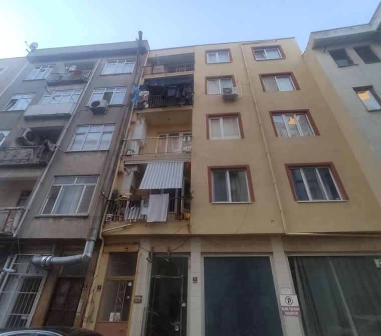 ÇANAKKALE MERKEZDE KAPALI MUTFAKLI 2+1 SATILIK DAİRE