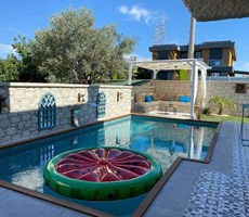  İzmir Çeşme Alaçatı Müstakil Havuzlu 4+1 Dubleks Taş Villa