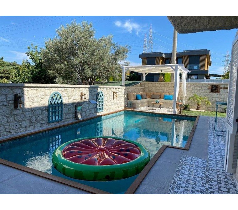  İzmir Çeşme Alaçatı Müstakil Havuzlu 4+1 Dubleks Taş Villa