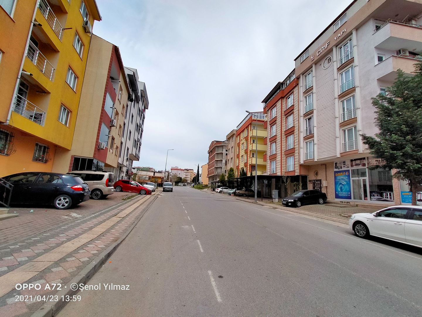 ŞENER GYD'DEN ÇAYIROVA'DA CADDE ÜSTÜ FERAH SATILIK 2+1 DAİRE