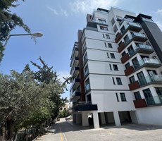 GİRNE MERKEZ'DE HER YERE ULAŞIMI COK KOLAY SATLIK 2+1 DAİRE