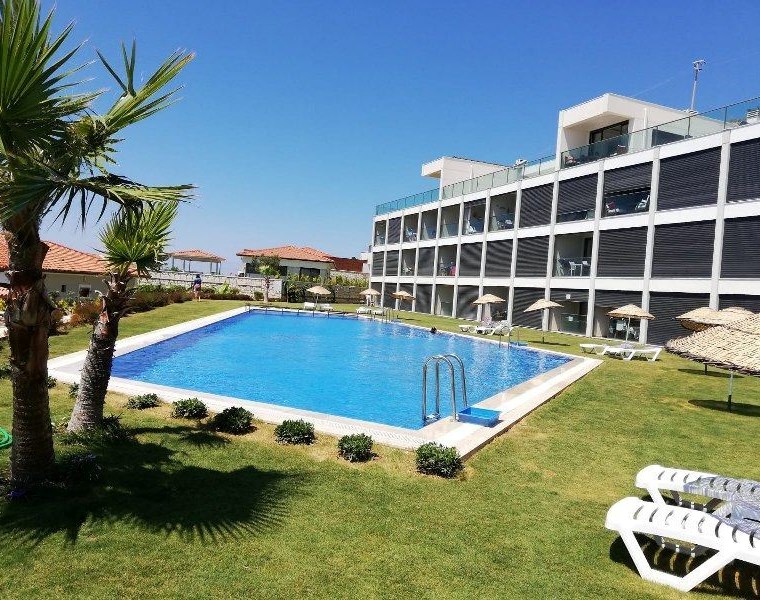 İzmir Çeşme Ayasaranda Denize Sıfır Havuzlu Sitede Satılık Rezidans Daire