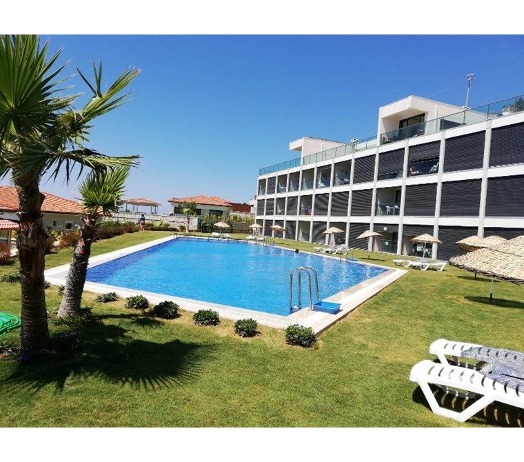 İzmir Çeşme Ayasaranda Denize Sıfır Havuzlu Sitede Satılık Rezidans Daire