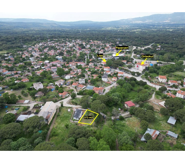 BERGAMA YUKARIBEYDE SATILIK 373M2 VİLLA İMARLI ARSA