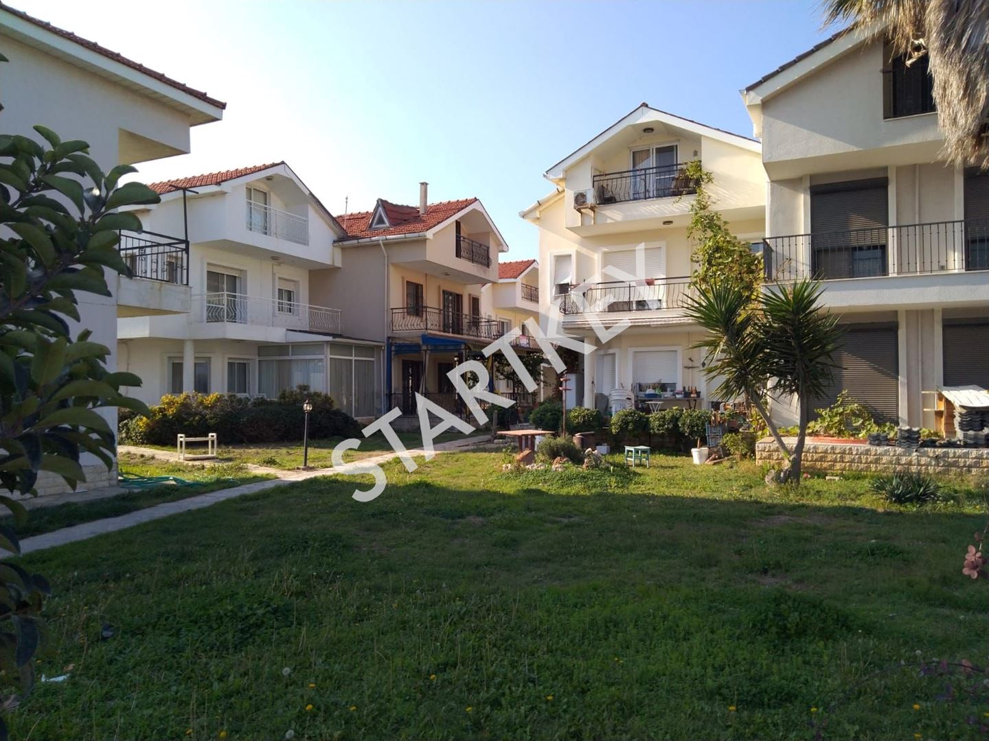 startkey urla cesmealti aydinlikevler sitesi nde kiralik 4 1 villa