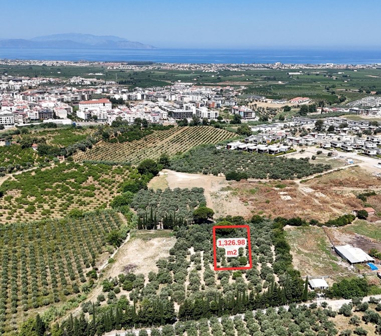 KUŞADASI DAVUTLAR 4 VİLLA İMARLI 1326m² SATILIK KÖŞE PARSEL ARSA
