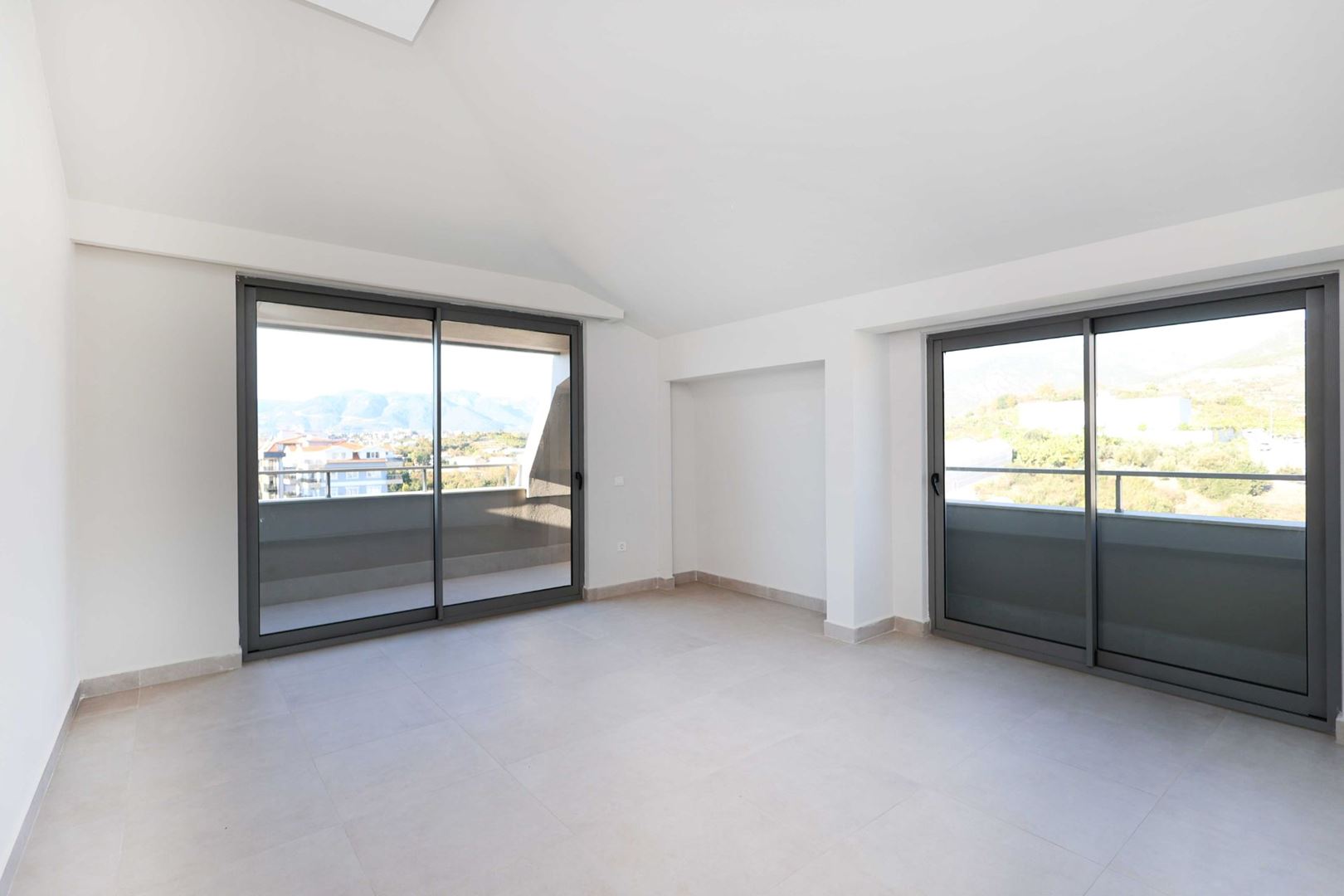 ALANYA KESTELDE DOĞA VE ŞEHİR MANZARALI MUHTEŞEM KOMPLEKS İCERİSİNDE 3+1 SATILIK PENTHOUSE · 9 · Fotoğraflar