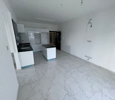 GİRNE MERKEZDE DENİZ MANZARALI DAİRE