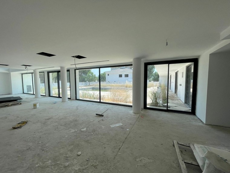 İzmir Menderes Küner'de Natamam Müstakil Ev ve 2000m2 Arsa