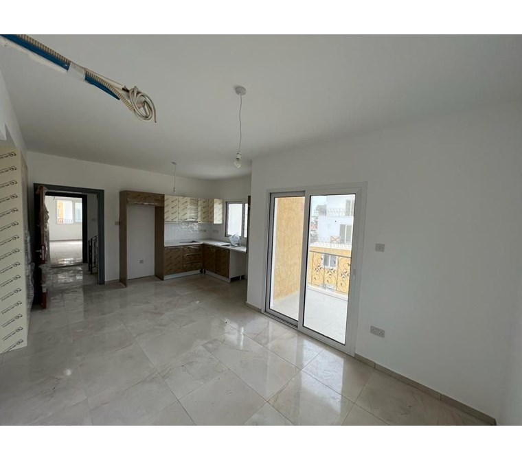 ALSANCAK'TA HAVUZLU SİTE İÇİNDE DAİRE