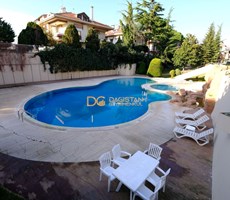 GÜVENLİKLİ SİTEDE ÖZEL HAVUZ MANZARALI 5+2 GENİŞ AİLE TRİPLEKS