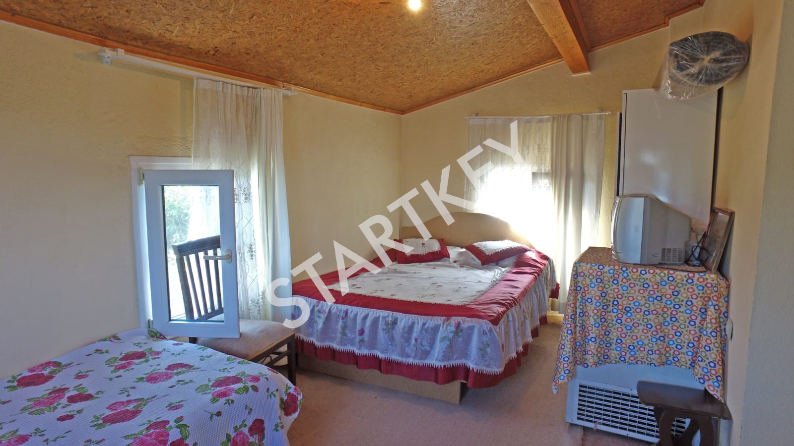 Startkey Foca Ilipinar Koyun De 3756 M2 Zeytinlik Icinde Satilik Ev