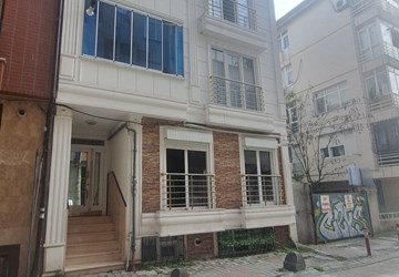 BAKİRKÖY DE 6 YILLIK BİNADA MARMARAYA 2DAKİKA 1+0 SATILIK
