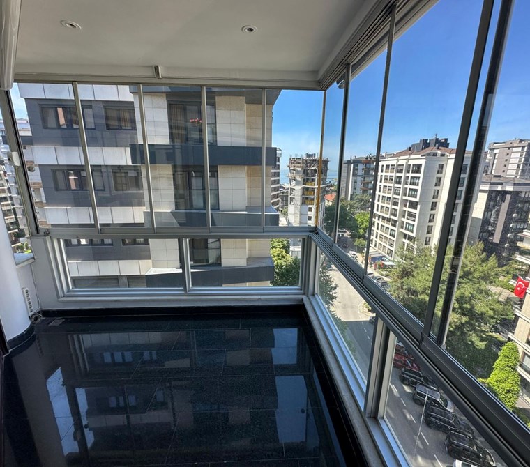 FENERBAHÇE ÇİFTEHAVUZLARDA MANZARALI KATTA TEK 200M2 3+1 DAİRE