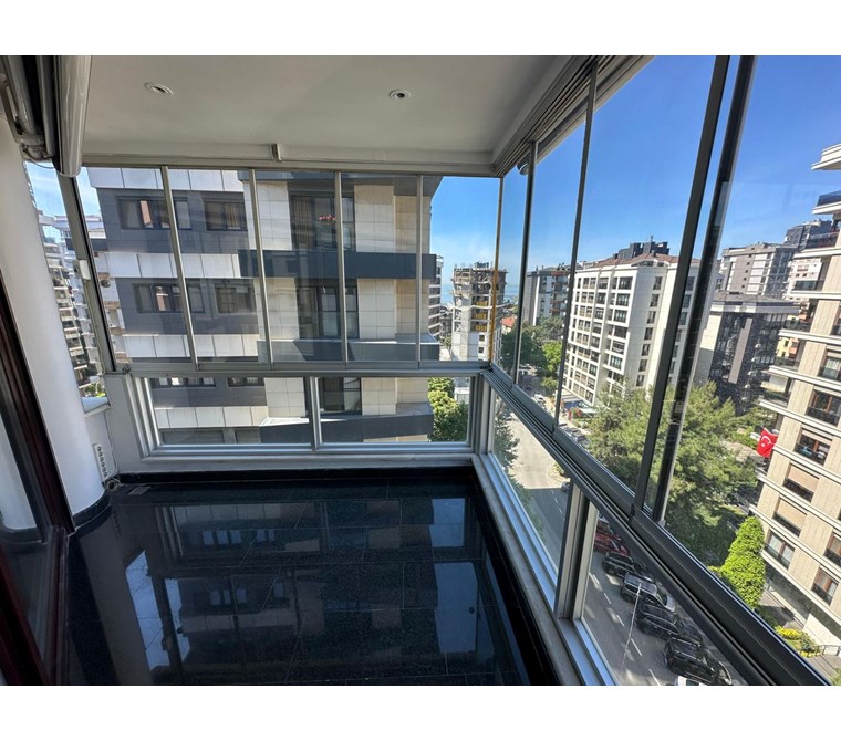 FENERBAHÇE ÇİFTEHAVUZLARDA MANZARALI KATTA TEK 200M2 3+1 DAİRE